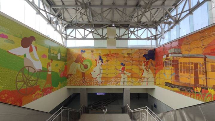 তিনবার ইস্ট-ওয়েস্ট মেট্রোর কাজের জেরে ভয়ঙ্কর বিপর্যয়ের সাক্ষী হয়েছে বউবাজার। ফলে ওই অংশের কাজ শেষ হতে দেরি হয়েছে।