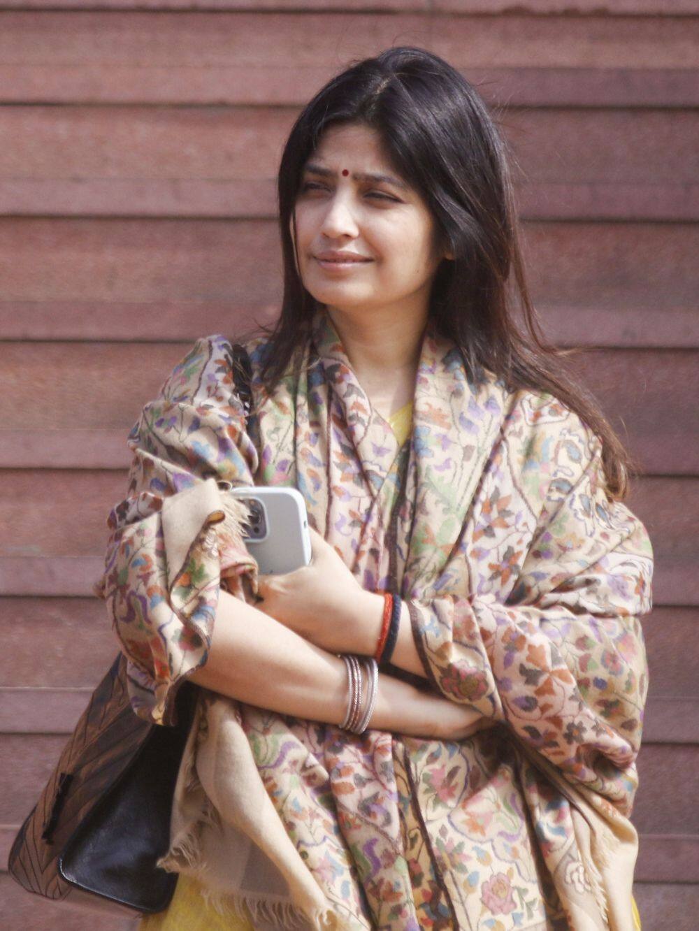 This photo is proof that Dimple Yadav is a natural beauty. She looks very beautiful even without makeup.