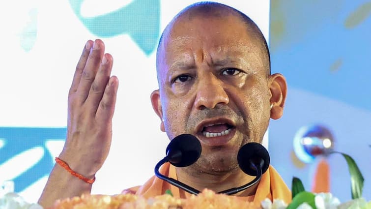 <div>'Chedhoge Toh Chodhenge Nahi...': Adityanath Threatens Trouble Mongers Amid 'I Love Muhammad' Protests</div>