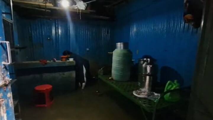 परिसरामध्ये पुन्हा पावसाचा जोर वाढला तर परिस्थिती आणखी  बिघडण्याची शक्यता आहे, मात्र काहीजण अद्यापही नदी पात्रालगतील नागरिक जीव धोक्यात घालून राहत आहेत.