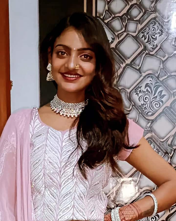 इतना ही नहीं अब वायरल महाकुंभ गर्ल का जबरदस्त ट्रांसफॉर्मेशन भी हो चुका है और सोशल मीडिया पर हर बार ही वो अपने कातिलाना अंदाज से फैंस को अपना मुरीद बना लेती हैं.