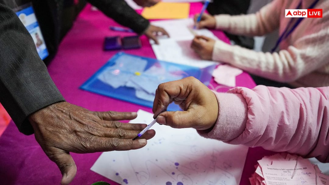 Bihar Polls 2025: Early Trends Show 13.13% Turnout In First Phase Voting Across 121 Seats