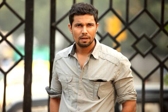 In the 2012 film Jannat 2, Randeep played the role of police officer Pratap Raghuvanshi with Emraan Hashmi. His emotional and angry style was liked by the people. The success of this film made his career stronger.