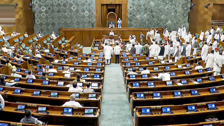 Govt Sends Bills On Removal Of PM, CMs And Ministers To JPC Amid Opposition Uproar Govt Sends Bills On Removal Of PM, CMs And Ministers To JPC Amid Opposition Uproar