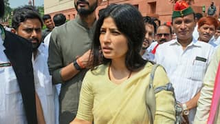 'सरकार घबराई हुई है', सदन में पेश हुए संविधान संशोधन बिल पर बोलीं सपा सांसद डिंपल यादव