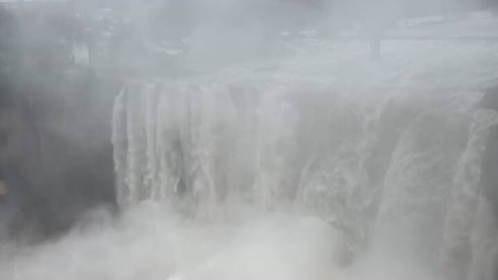 भारताचा नायगारा धबधबा म्हणून त्याच्याकडे पाहिले जाते.हा धबधबा पाहण्यासाठी मोठी गर्दी होत आहे