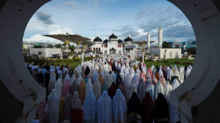Elections are going to be held in Terenganu in the next two years and in such a situation, this law can further strengthen the party's religious staunch image. This decision of Terenganuan has launched a debate on social media.