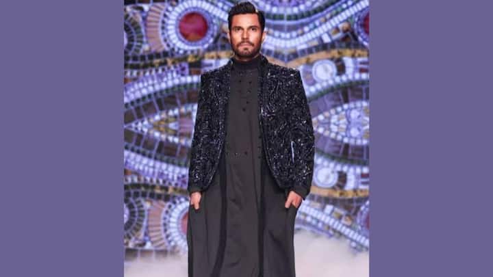 Runway Royalty: On the ramp for Michael Cinco, Randeep walked in an embroidered couture ensemble with regal detailing. It wasn’t just fashio, it was theatre, and he owned it. (Image Source: Special Arrangement)