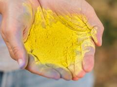 कहीं थाली में तो परोस नहीं रहे पीली जहर! घर पर ऐसे पहचानें नकली हल्दी