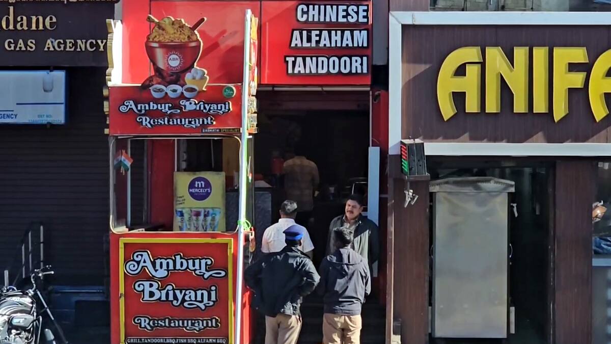 ராமலிங்கம் படுகொலை: NIA அதிரடி சோதனை! திண்டுக்கல்லில் SDPI பிரமுகர் வீட்டில் செல்போன், அடையாள அட்டை பறிமுதல்!