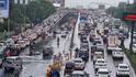 Mumbai Traffic: मुसळधार पाऊस अन् वाहतूक कोंडी; मुंबईच्या पश्चिम द्रुतगती महामार्गावर वाहनांच्या रांगा, अर्ध्या तासाच्या प्रवासासाठी लागतायत अडीच तास