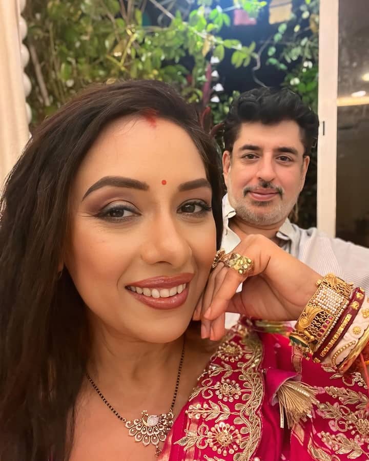 Rupali and Ashwin have been married for about 12 years. But even today, there is a lot of love in these two. His proof is his pictures.