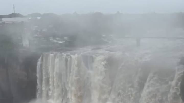 गोकाक धबधबा हा त्याच्या सौंदर्यासाठी ओळखला जाणारा धबधबा आहे.