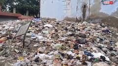 अलीगढ़ नगर निगम और महापौर के दावे खोखले, शहर की कॉलोनियों में कूड़े के अंबार