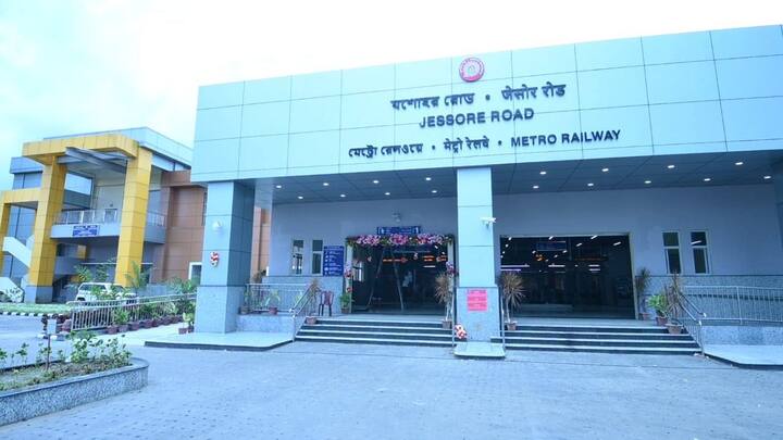 হাওড়া থেকে যেমন সরাসরি সল্টলেকে পৌঁছানো যাবে তেমনই মেট্রোর সঙ্গে এবার জুড়ে যাচ্ছে বিমানবন্দরও।