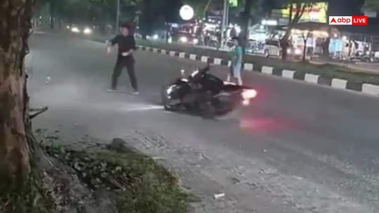 Video: सड़क पर गोल-गोल घूमी दो बाइक्स, राइडर भी नहीं रोक पाए, लग गया जाम, देखें वायरल वीडियो