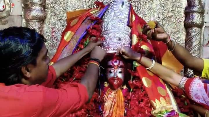 সরাসরি মায়ের আরতি এবং পুজো দেখানোর জন্য বসানো বেশ কয়েকটি জায়েন্ট স্কিন। সাজানো হয়েছে মন্দির চত্বর। মন্দিরে চত্বরে লাগানো হয়ে সিসিটিভি। কথিত আছে সাধক বামাক্ষ্যাপা, ১২৭৪ বঙ্গাব্দে কৌশিকী অমাবস্যায় তারাপীঠ মহাশ্মশানে শ্বেতশিমূল বৃক্ষের তলায় সিদ্ধিলাভ করেছিলেন।