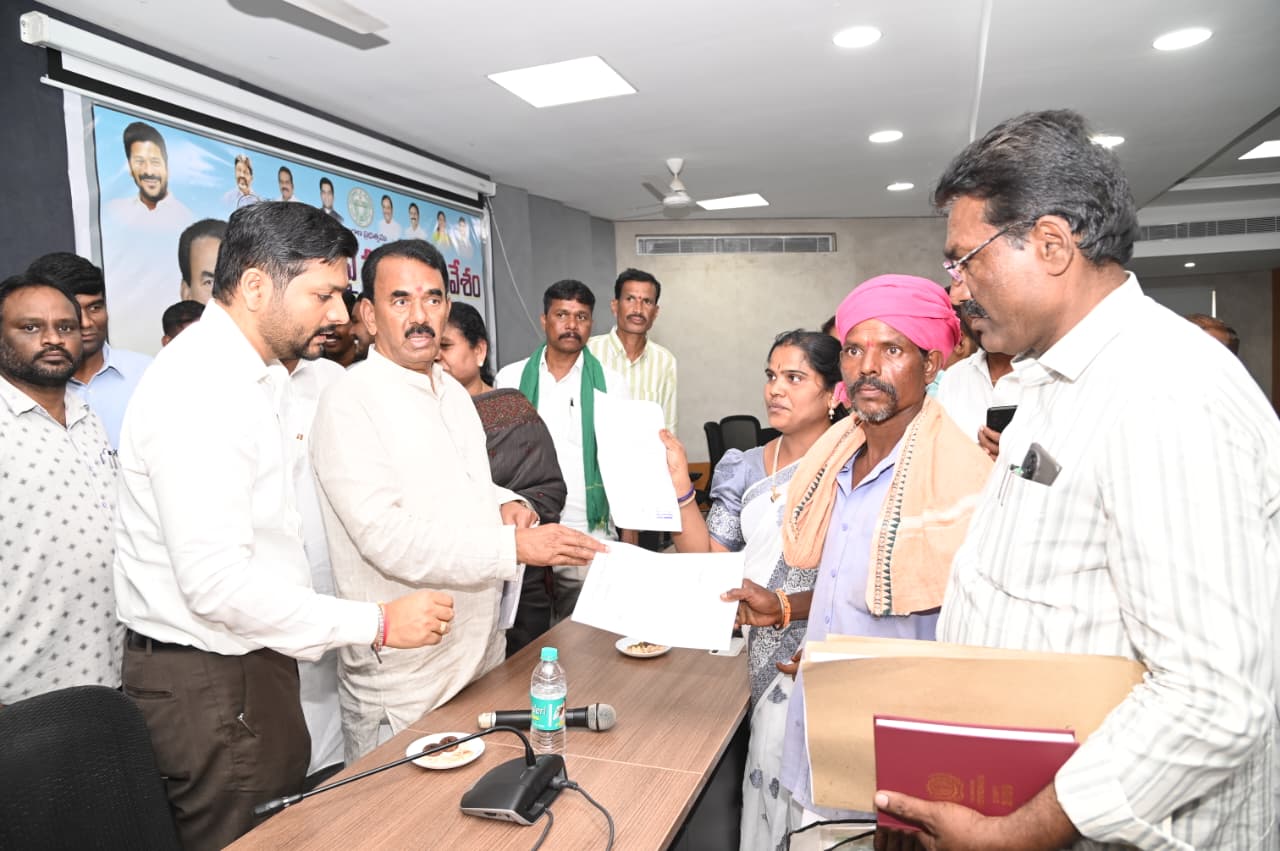 Adilabad Latest News: ఆదిలాబాద్ జిల్లా వర్షాలకు 6వేలకుపైగా ఎకరాల్లో పంట నష్టం- ప్రాథమిక అంచనాలపై మంత్రి జూపల్లి కీలక ప్రకటన 