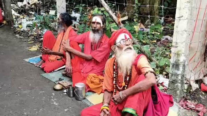 আর এই কৌশিকী অমাবস্যা উপলক্ষে তারাপীঠে লক্ষাধিক ভক্তের সমাগম হয়। অপ্রতিকর ঘটনা আটকাতে  প্রচুর পুলিশ মোতায়েন করা হয়েছে। মোড়ে মোড়ে বসানো হয়েছে ওয়াচ টাওয়ার। তারাপীঠে জুড়ে লাগানো হয়েছে সিসি টিভি।