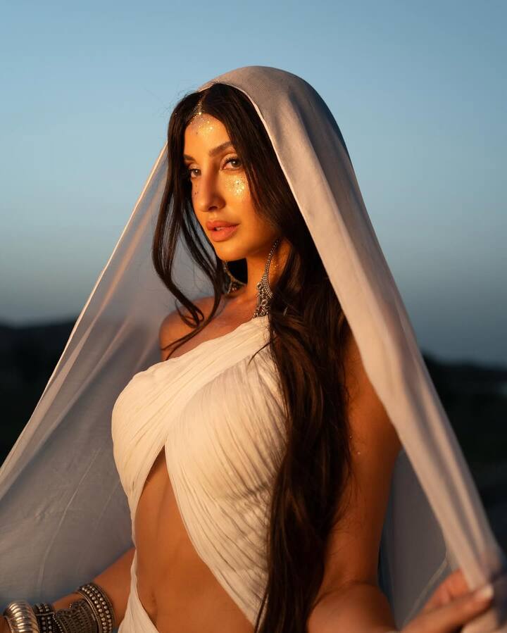 दिलबर और हाय गर्मी सॉन्ग ने नोरा को इंडस्ट्री में अलग पहचान दिलाई. उसके बाद से वो कई फिल्मों में नजर आ चुकी हैं.
