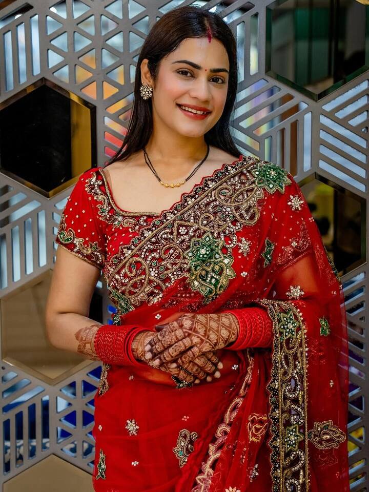 कृतिका मलिक दिल्ली में रहने वाली पंजाबी फैमिली से बिलॉन्ग करती हैं. 13 अक्टूबर 2018 को उन्होंने अरमान मलिक संग सात फेरे लिए और उनकी दूसरी पत्नी बनीं. सोशल मीडिया पर पति से भी तगड़ी फैन फॉलोविंग हैं.