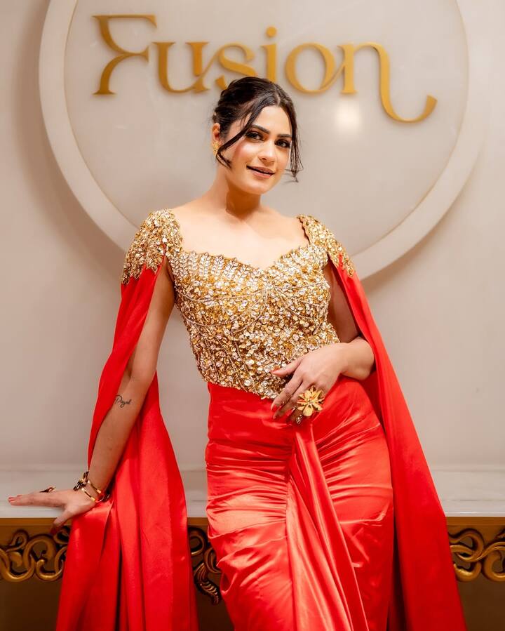 सोशल मीडिया और यूट्यूब के जरिए कृतिका तगड़ी कमाई करती हैं. रिपोर्ट्स के मुताबिक वो हर महीने अपने यूट्यूब चैनल से 40 लाख रुपए कमाती हैं.