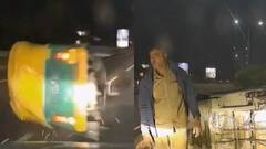 Video: सावधानी हटी-दुर्घटना घटी... खड़ी कार से भिड़ा लापरवाह ऑटोवाला, हुआ भयंकर हादसा, देखें वीडियो