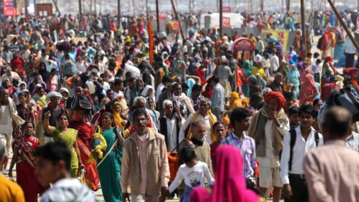 इस्लाम के अनुयायी मुख्य रूप से मध्य एशिया, मध्य-पूर्व, इंडोनेशिया, पाकिस्तान और अफ्रीका में पाए जाते हैं. जनसंख्या शोधकर्ताओं का अनुमान है कि 2050 तक इस्लाम ईसाई धर्म के बराबर पहुंच जाएगा. इसका कारण मुस्लिम बहुल देशों में उच्च जन्म दर को माना जा रहा है.
