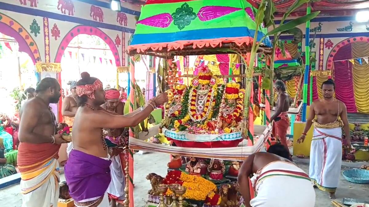 வேல் வடிவில் உருவான வேல்முருகன் ஆலயம் - கும்பாபிஷேக விழாவில் பக்தர்கள் பரவசம்...!