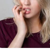 ਨਹੁੰ ਖਾਣ ਦੀ ਆਦਤ ਖਰਾਬ ਕਰ ਸਕਦੀ ਤੁਹਾਡੇ ਗ੍ਰਹਿ; ਜਾਣੋ ਸਿਹਤ, ਜ਼ਿੰਦਗੀ ਅਤੇ ਕਰੀਅਰ 'ਤੇ ਪੈਣ ਵਾਲੇ ਮਾੜੇ ਪ੍ਰਭਾਵ ਬਾਰੇ