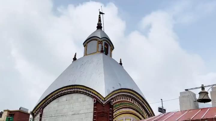 বলাইবাহুল্য তাই বছরবছর এত ভিড় হয় তারাপীঠে।  অপরদিকে, এই তিথিতেই সাধনায় বসেন বৌদ্ধ তান্ত্রিকরাও।