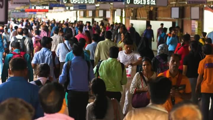 दुनिया में इस्लाम दूसरा सबसे बड़ा धर्म. इस्लाम अनुयायियों की संख्या के हिसाब से दूसरे स्थान पर है. इसके अनुयायियों की संख्या 1.91 अरब है. यह दुनिया की कुल आबादी का लगभग 25% हिस्सा है.