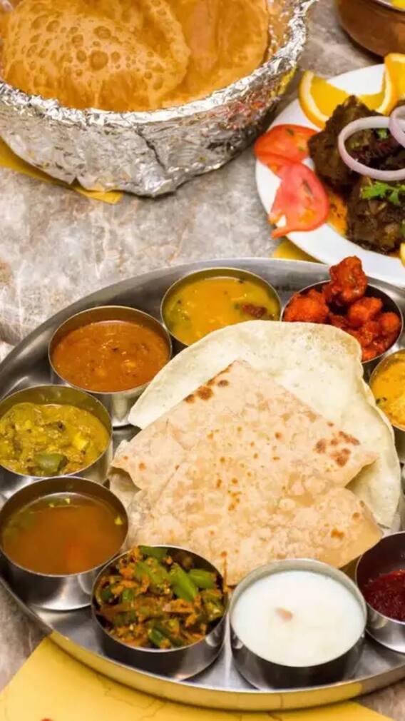 दिल्ली में 10 रुपये में लाजवाब खाना, रोज़ जुटती है भीड़