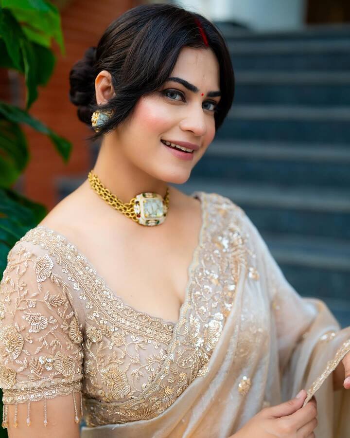 कृतिका मलिक आज किसी इंट्रो की मोहताज नहीं हैं. अपने पति अरमान मालिक की तरह ही उन्होंने भी बतौर यूट्यूबर अपनी अलग पहचान बनाई है. आज हम आपको उनसे जुड़ी कुछ खास बातें बताएंगे.