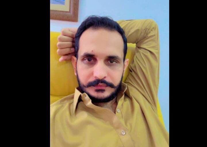 ਦਰਅਸਲ ਪਾਕਿਸਤਾਨੀ ਡੌਨ ਸ਼ਹਿਜ਼ਾਦ ਭੱਟੀ ਨੇ ਸਿੱਧੂ ਮੂਸੇਵਾਲਾ ਕਤਲ ਕੇਸ ਵਿੱਚ ਖੁਲਾਸਾ ਕੀਤਾ ਹੈ ਕਿ ਲਾਰੈਂਸ ਗੈਂਗ ਦੇ ਨਾਲ-ਨਾਲ ਕੁਝ ਸਿਆਸਤਦਾਨ ਵੀ ਉਸ ਦੇ ਕਤਲ ਵਿੱਚ ਸ਼ਾਮਲ ਸਨ। ਇਸ ਕਤਲ ਨੂੰ ਅੰਜਾਮ ਦੇਣ ਵਿੱਚ ਵਿਦੇਸ਼ਾਂ ਵਿੱਚ ਬੈਠੇ ਲਾਰੈਂਸ ਦੇ ਕੁਝ ਦੋਸਤਾਂ ਨੇ ਵੀ ਉਸ ਦਾ ਸਾਥ ਦਿੱਤਾ ਸੀ। ਪਾਕਿਸਤਾਨ ਵਿੱਚ ਇੱਕ ਇੰਟਰਵਿਊ ਵਿੱਚ ਭੱਟੀ ਨੇ ਲਾਰੈਂਸ ਨਾਲ ਆਪਣੀ ਦੋਸਤੀ ਤੇ ਫਿਰ ਆਪਣੀ ਦੁਸ਼ਮਣੀ ਦੀ ਕਹਾਣੀ ਵੀ ਦੱਸੀ।