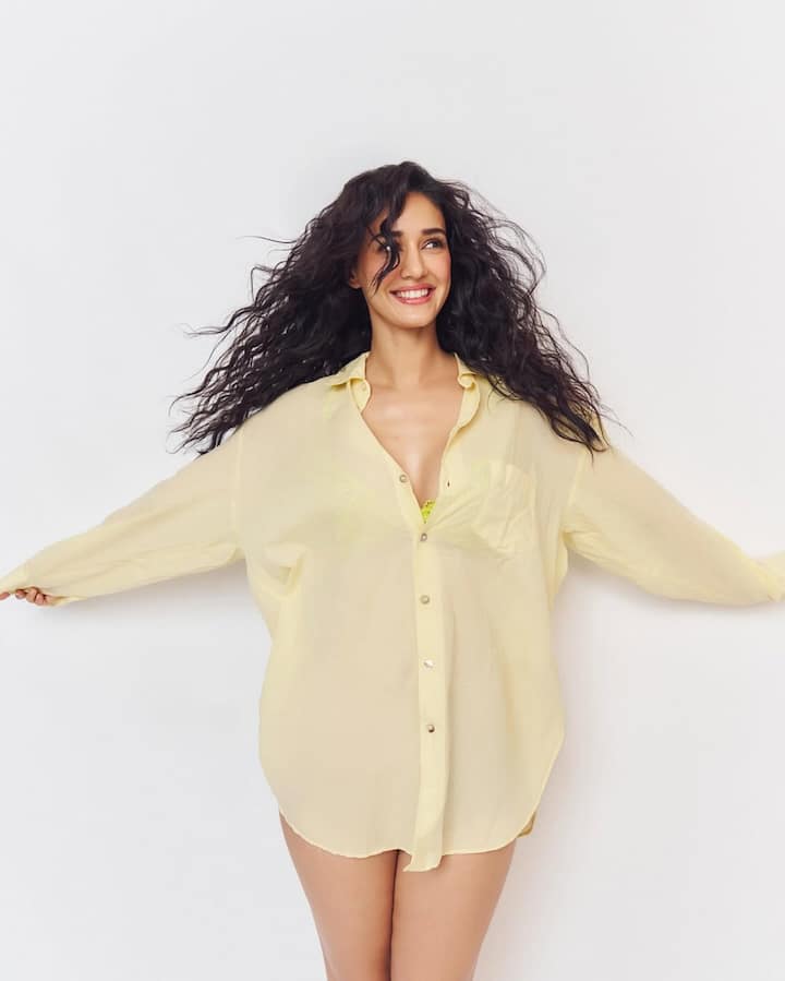 In this look, Disha is wearing a light yellow colored oversize shirt, from inside which Yellow Inner is visible. This look is very attractive and glamorous despite being absolutely casual.