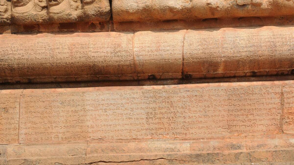 அவர்கள் இவர்கள்... கட்டிடக்கலை நிபுணர்களுக்கும் கல்வெட்டில் இடம் கொடுத்த மாமன்னர் ராஜராஜ சோழன்