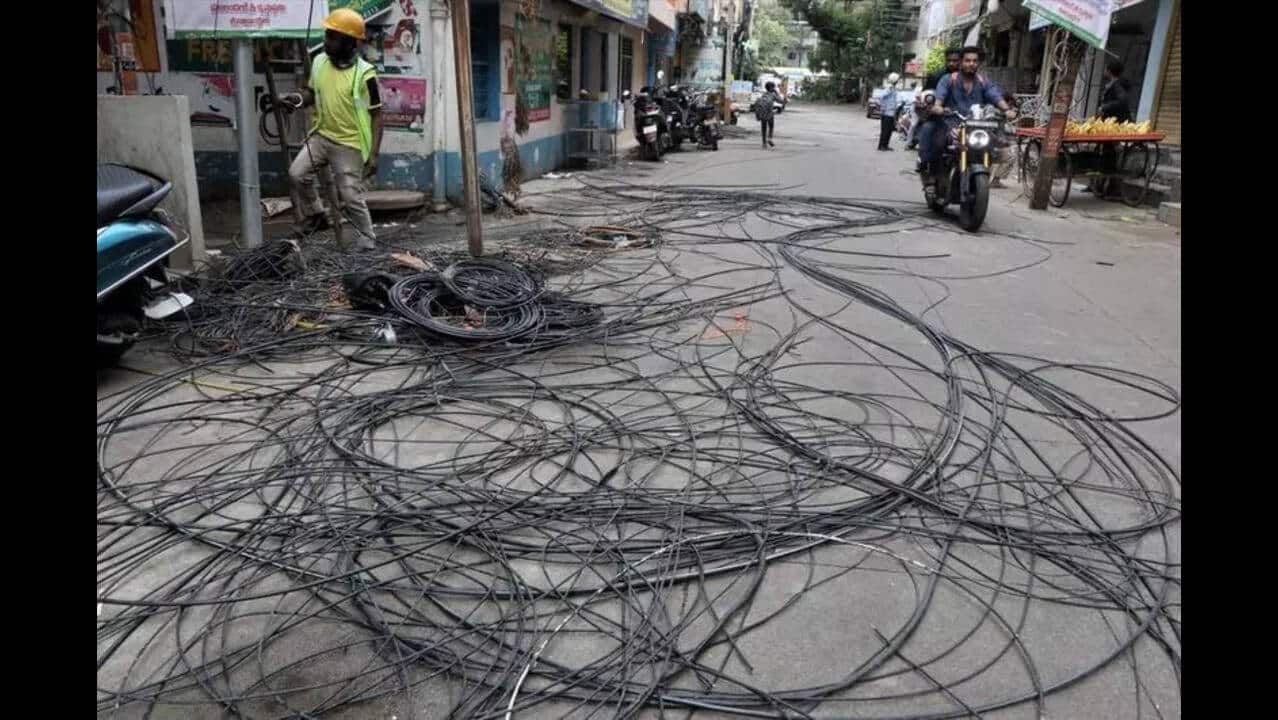 Hyderabad Latest News: కేబుల్ టచ్ చేస్తే మీటర్ పేలిపోద్ది..! హైదరాబాద్ నగరంలో కేబుల్ వ్యవస్దను మార్చడం సాధ్యమేనా?