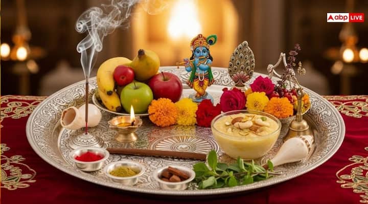 खीर का भोग- कान्हा को दूध से बनी चीजें भी बचपन से ही बहुत प्रिय थी. इसलिए छठी के दिन उन्हें खीर का भोग भी लगाया जाता है.