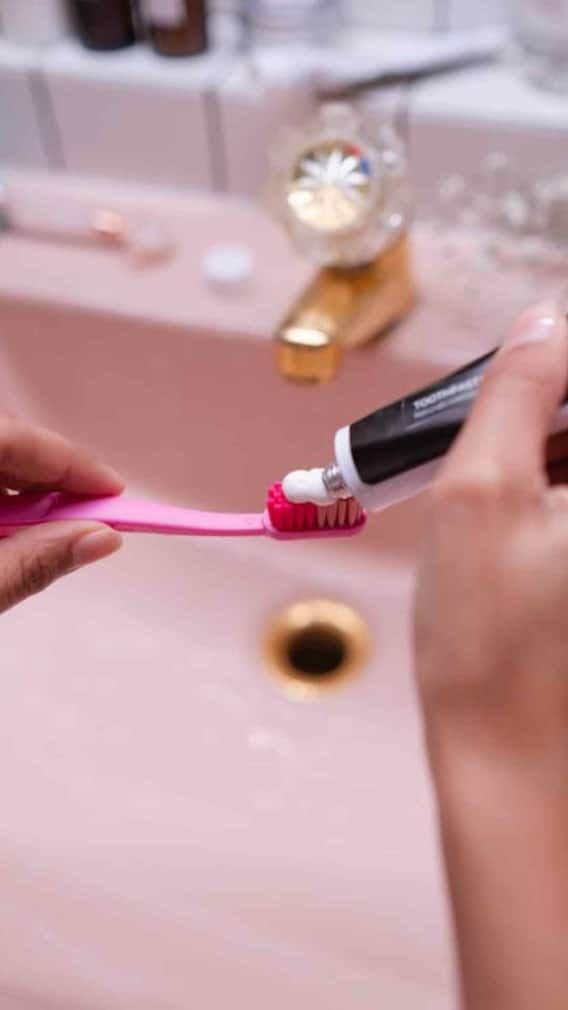 क्या सच में टूथपेस्ट में होता है नमक?