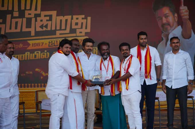 தமிழக வெற்றிக் கழகத்தின் 2வது மாநில மாநாடு மதுரை மாவட்டம், பாரபத்தியில் இன்று நடைபெற்றது