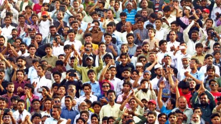 दुनिया में चौथा सबसे बड़ धर्म बौद्ध है. इसकी स्थापना गौतम बुद्ध ने की थी और इसका मूल भारत में है. इसको मानने वालों की संख्या 50.7 करोड़ है. इस धर्म को मानने वाले लोग चीन, जापान, थाईलैंड, श्रीलंका, म्यांमार और तिब्बत में रहते हैं.