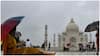 Taj Mahal in the Rain : వర్షం పడేప్పుడు తాజ్​మహల్ వెళ్తే బెస్ట్ ఎక్స్​పీరియన్స్ మీ సొంతం.. ఇలా ఫోటోలు కూడా దిగొచ్చు