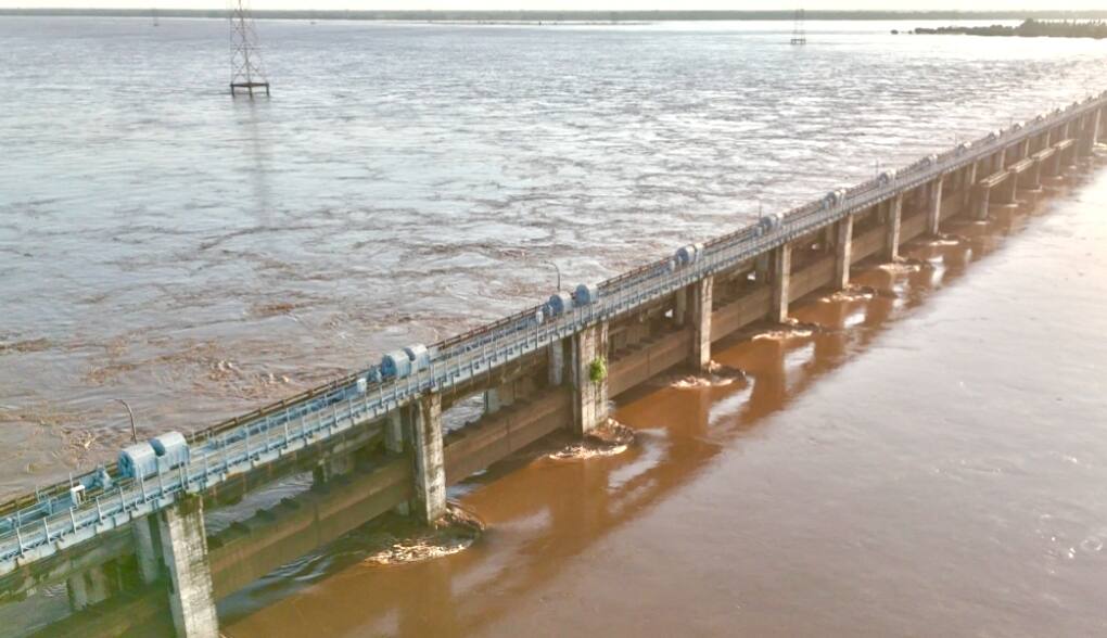 Godavari Flood: గోదావరి వరద గర్జన- భద్రాచలం వద్ద ప్రమాదకరస్థాయిలో ప్రవాహం- కోనసీమ అప్రమత్తం godavari flood fist warning continue at dhavaleswaram barrage and second warning at bhadrachalam Godavari Flood: గోదావరి వరద గర్జన- భద్రాచలం వద్ద ప్రమాదకరస్థాయిలో ప్రవాహం- కోనసీమ అప్రమత్తం