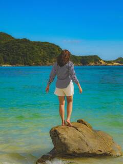 Meenaakshi Chaudhary Photo: મીનાક્ષી ચૌધરીએ દરિયાકાંઠે શોર્ટ્સમાં આપ્યા ગ્લેમરસ પોઝ