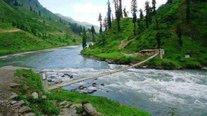 इसके मुताबिक कोई भी विदेशी नागरिक भारत का नागरिक बनने के लिए आवेदन कर सकता है.इसमें जन्म, पंजीकरण, वंशानुगत, प्राकृतिककरण और भारत की भूमि के भारत में मिल जाने जैसे प्रावधान शामिल हैं.