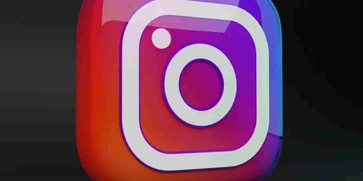 Instagram से कमाई का एक और शानदार तरीका है एफिलिएट मार्केटिंग. इसमें आपको किसी प्रोडक्ट का लिंक शेयर करना होता है और जब लोग आपके लिंक से खरीदारी करते हैं तो आपको कमीशन मिलता है. Amazon, Flipkart और अन्य ई-कॉमर्स कंपनियां एफिलिएट प्रोग्राम ऑफर करती हैं जिनसे इंस्टाग्रामर्स अच्छी-खासी कमाई कर सकते हैं.