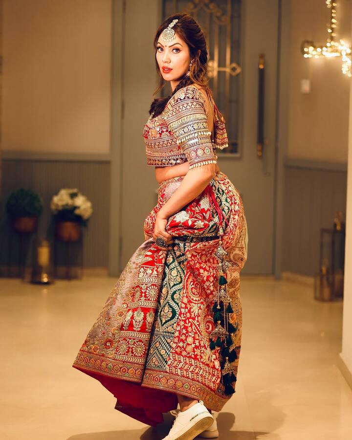 ईटाइम्स के अनुसार मुनमुन दत्ता तारक मेहता का उल्टा चश्मा में प्रति एपिसोड 50 से 75 हजार के बीच चार्ज करती हैं.