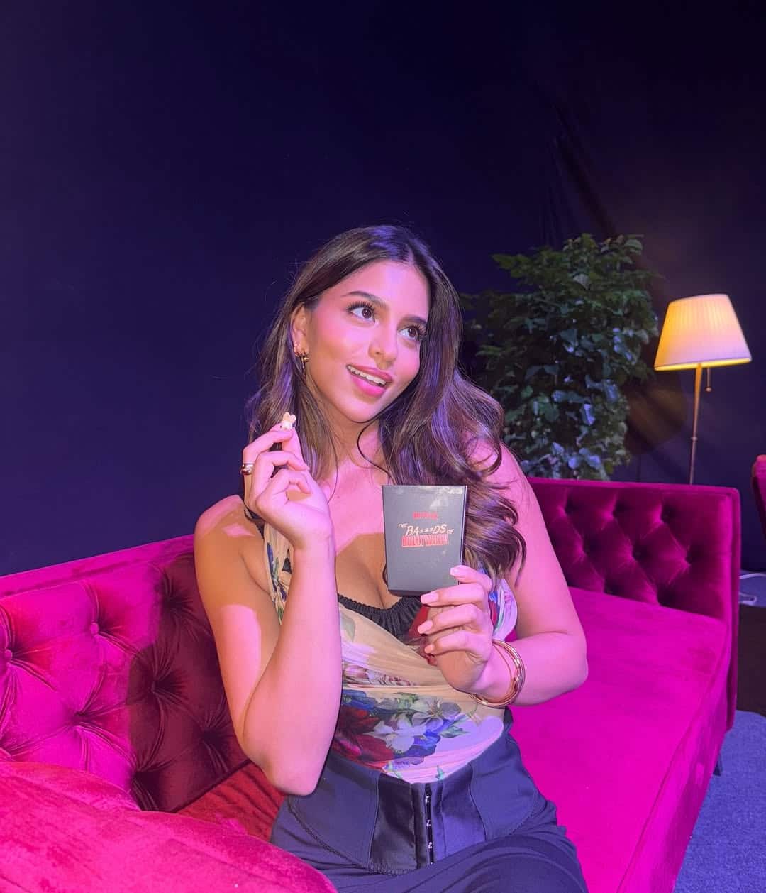 Suhana's social media is full of photos and updates on which fans get a good reaction. Thousands of likes and reactions are seen on their posts.