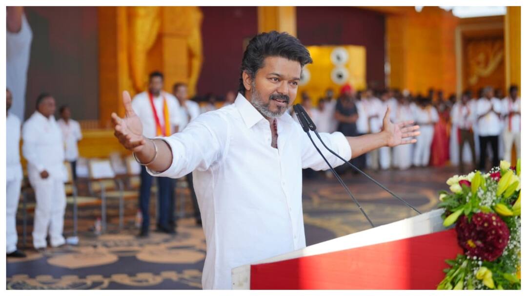 Telugu Veteran Actor Chiranjeevi Praja Rajjiyam Launched With 10 Lakh Supportes Gathering failed To Succeed TVK Vijay Politics 10 லட்சம் பேர், மாநாட்டால் குலுங்கிய மாநிலம்.. கணிப்புகள் கனவாக, தேர்தலில் படுதோல்வியுடன் ஓட்டம்..